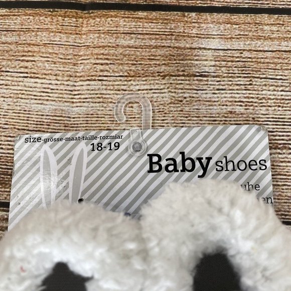 Baby Sporty Shoes Infant Size 18 / 19 Slip On Faux Fur Trim Sneakers - NEW - Picture 4 of 4